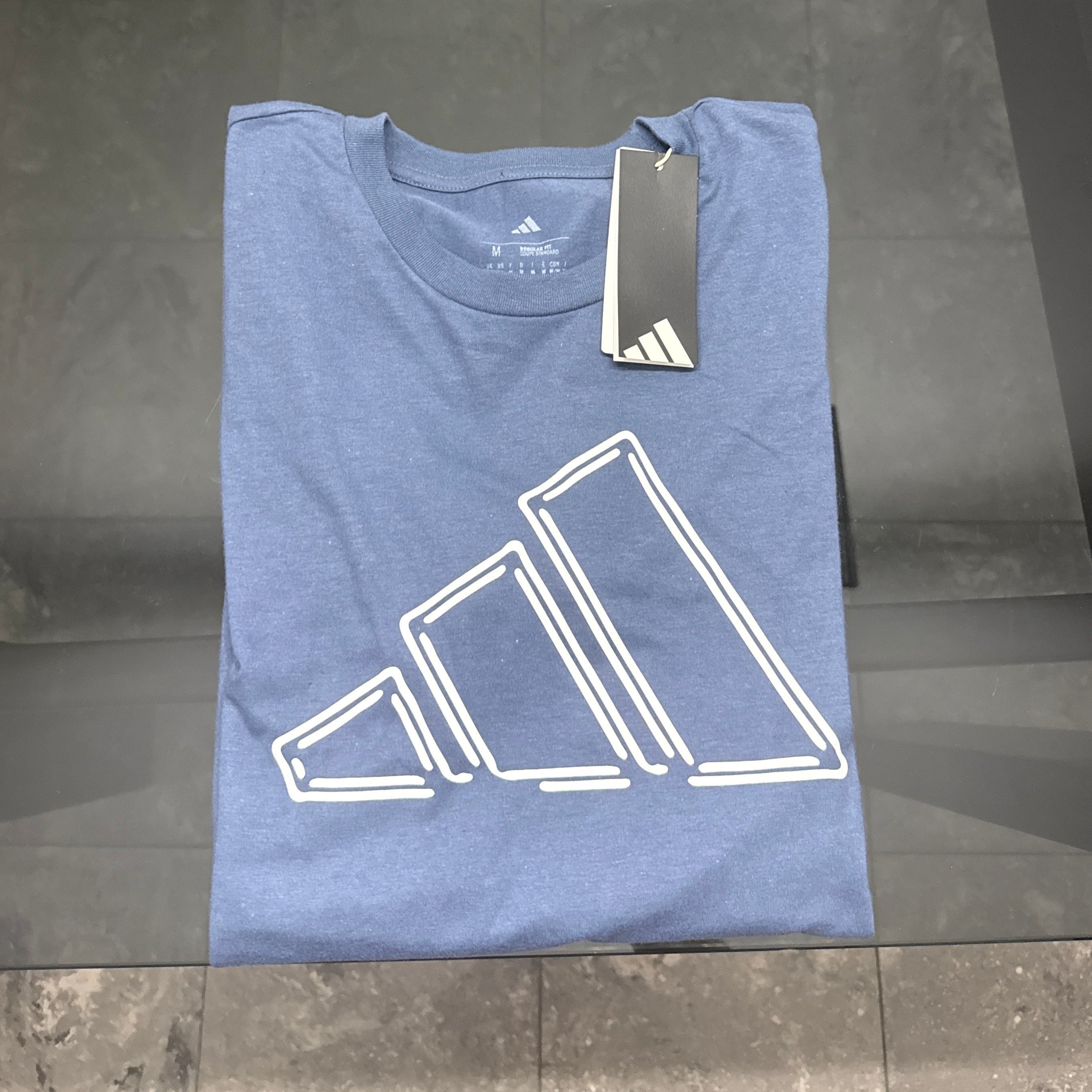 Adidas - Remera Azul con Logo Blanco Doblada