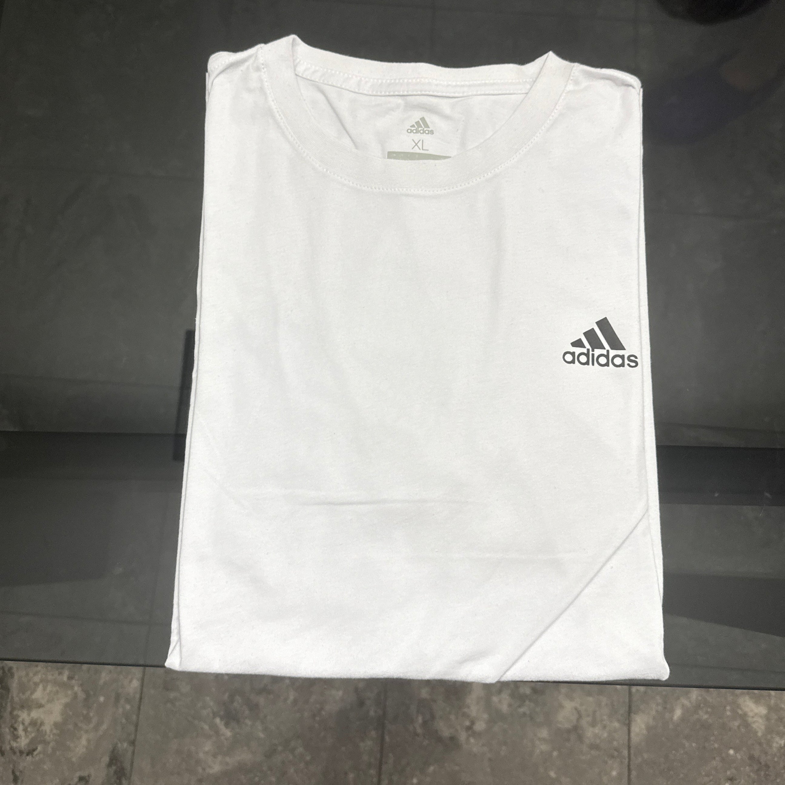 Adidas - Remera Básica Blanca Doblada