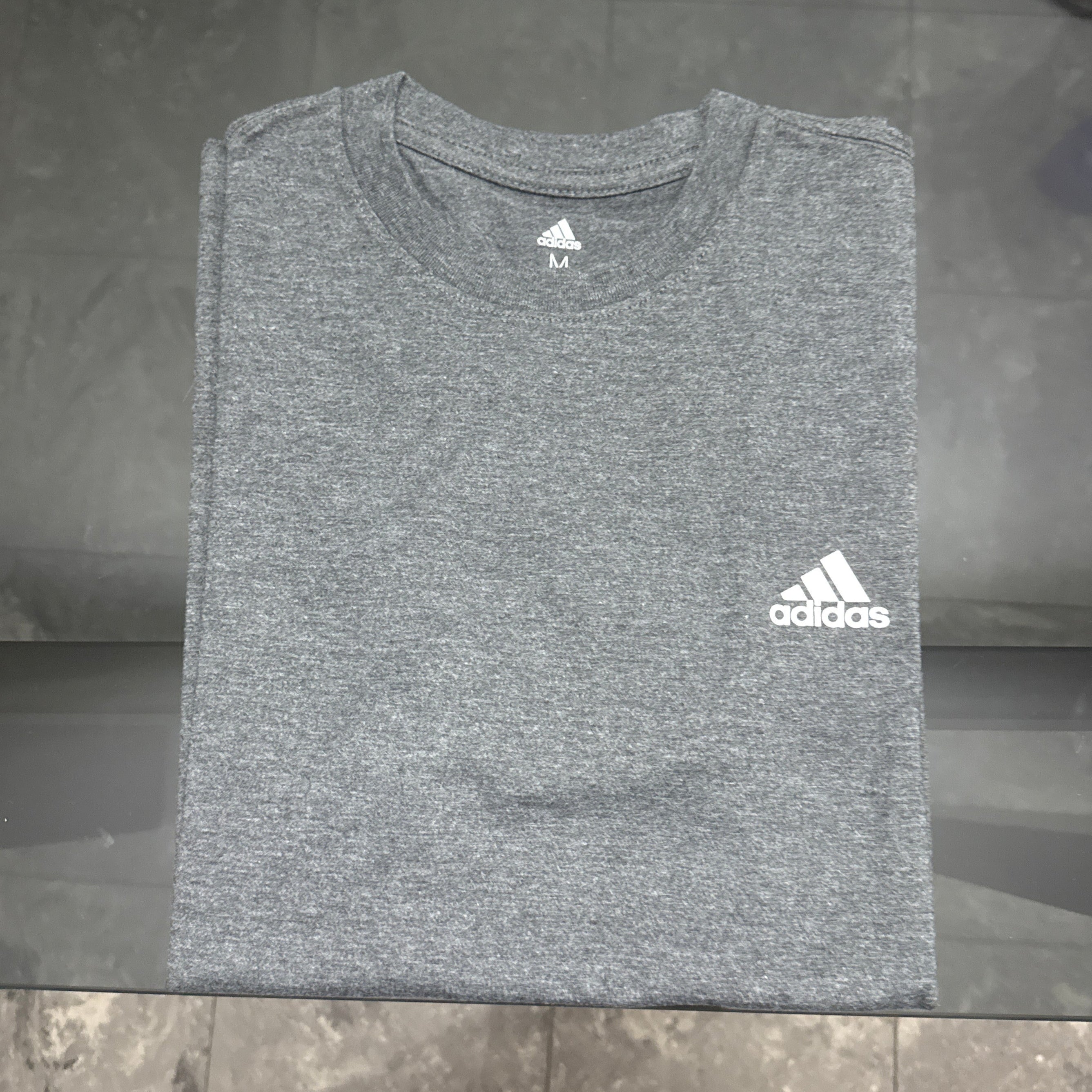 Adidas - Remera Básica Gris Claro Doblada