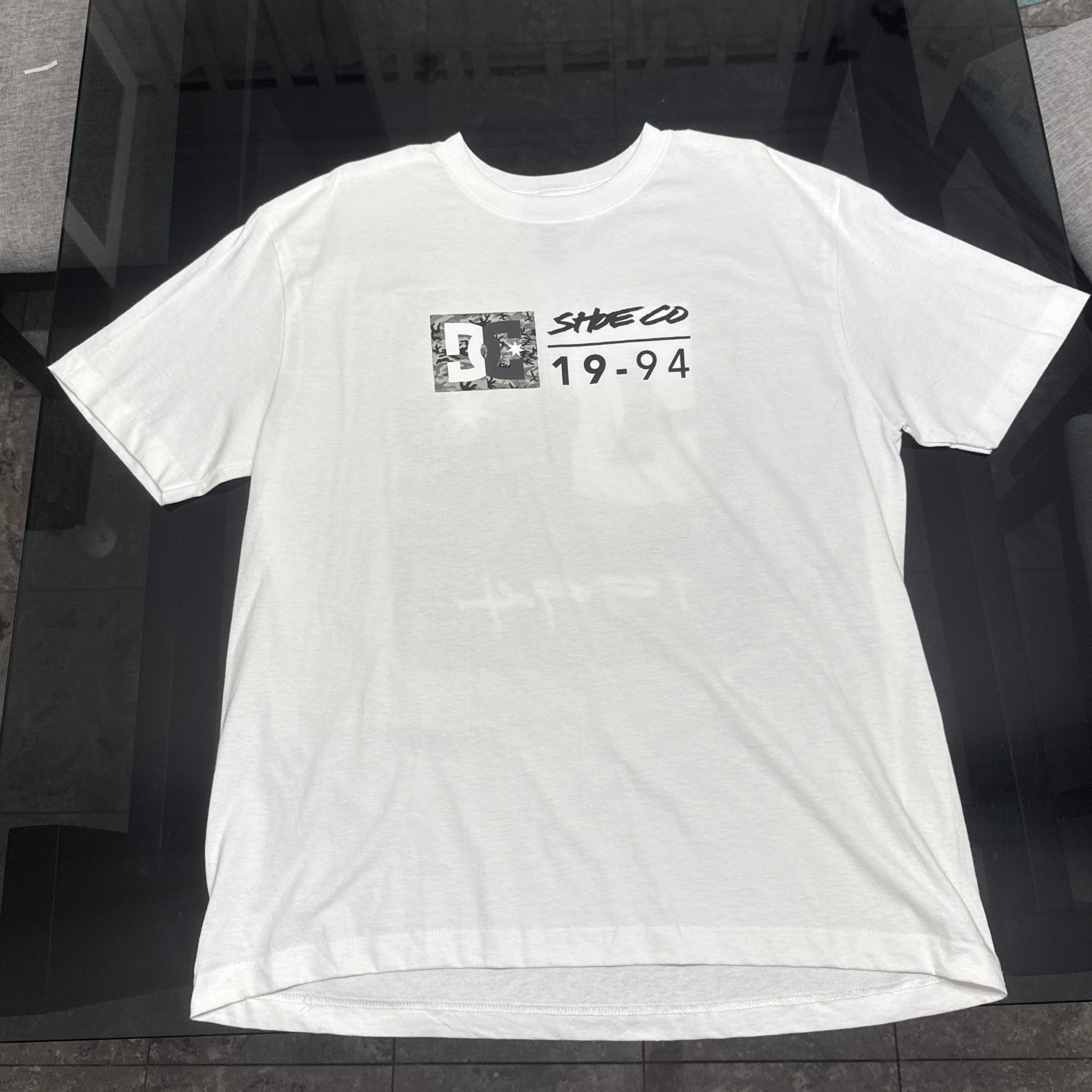 DC - Remera con Diseño Frente