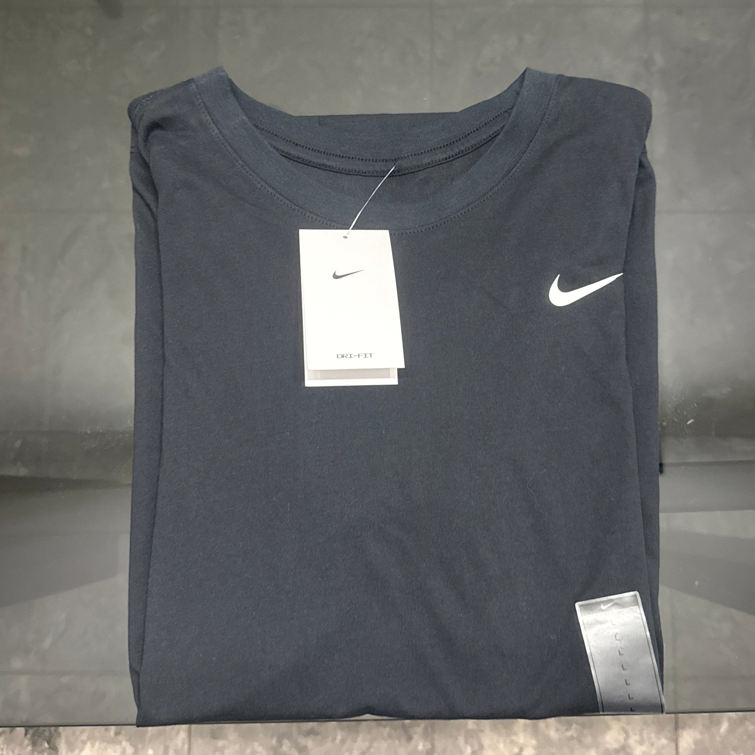 Nike DriFit - Remera Básica Doblada