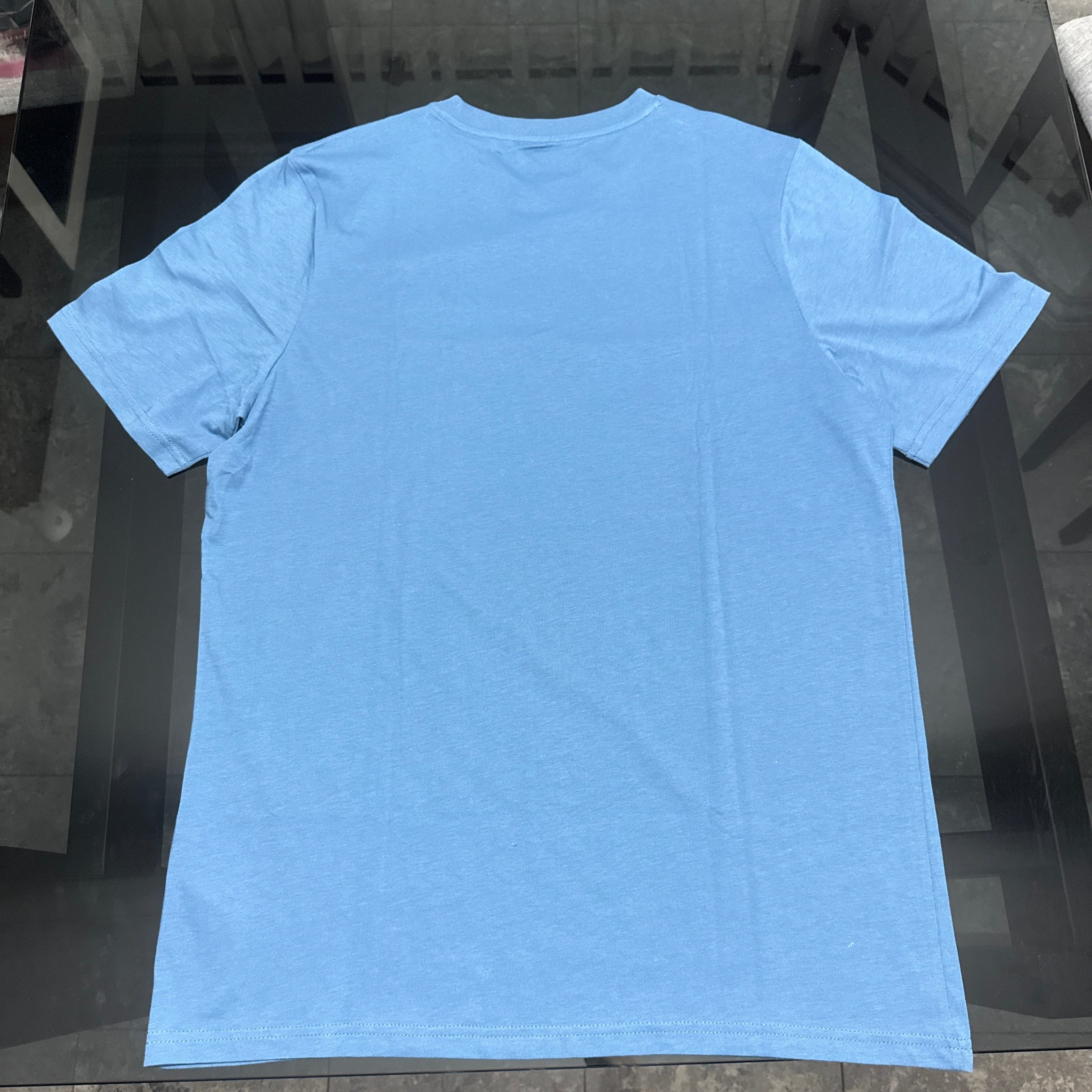 Puma - Remera Básica con Logo Espalda