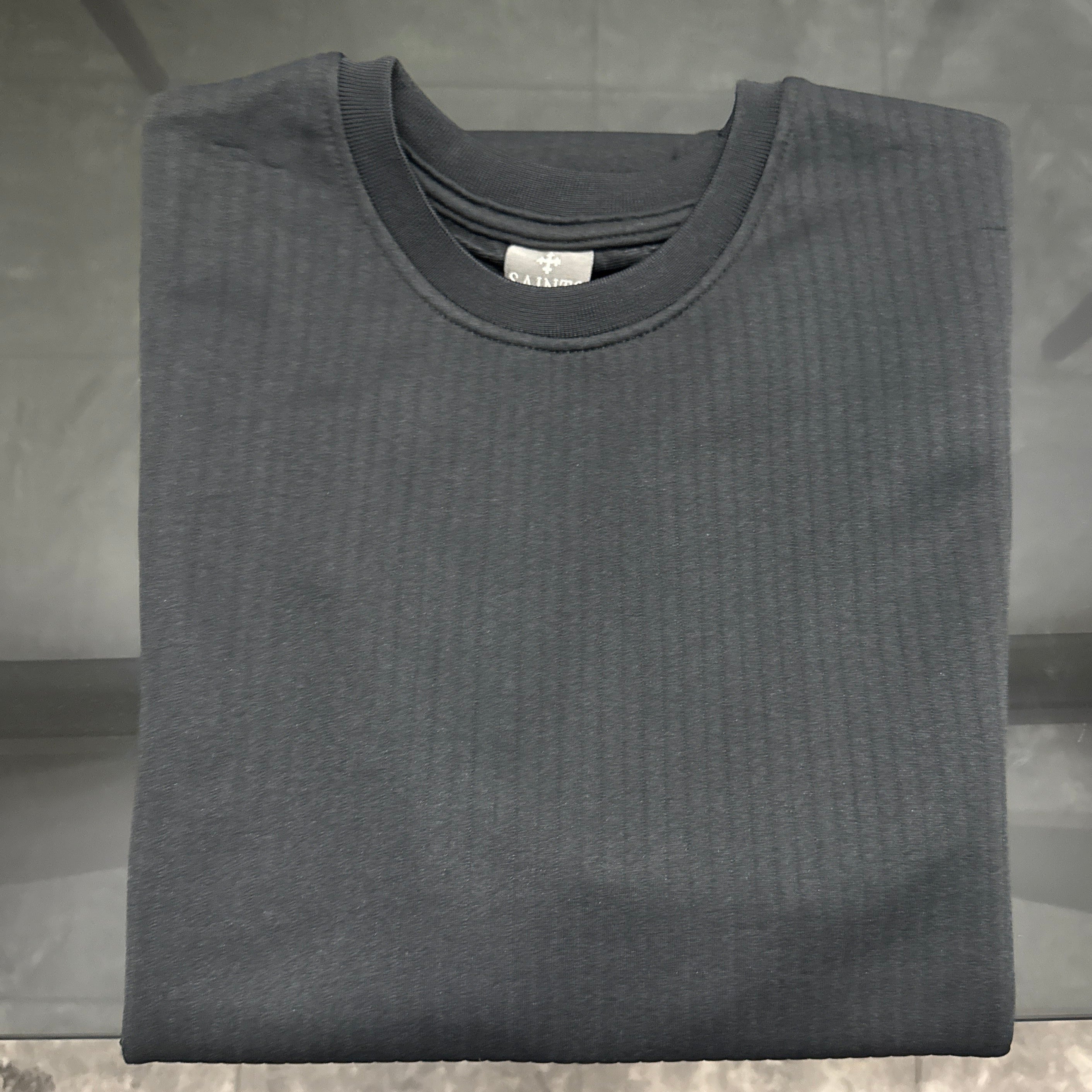 Saints Studio - Remera Básica Doblada