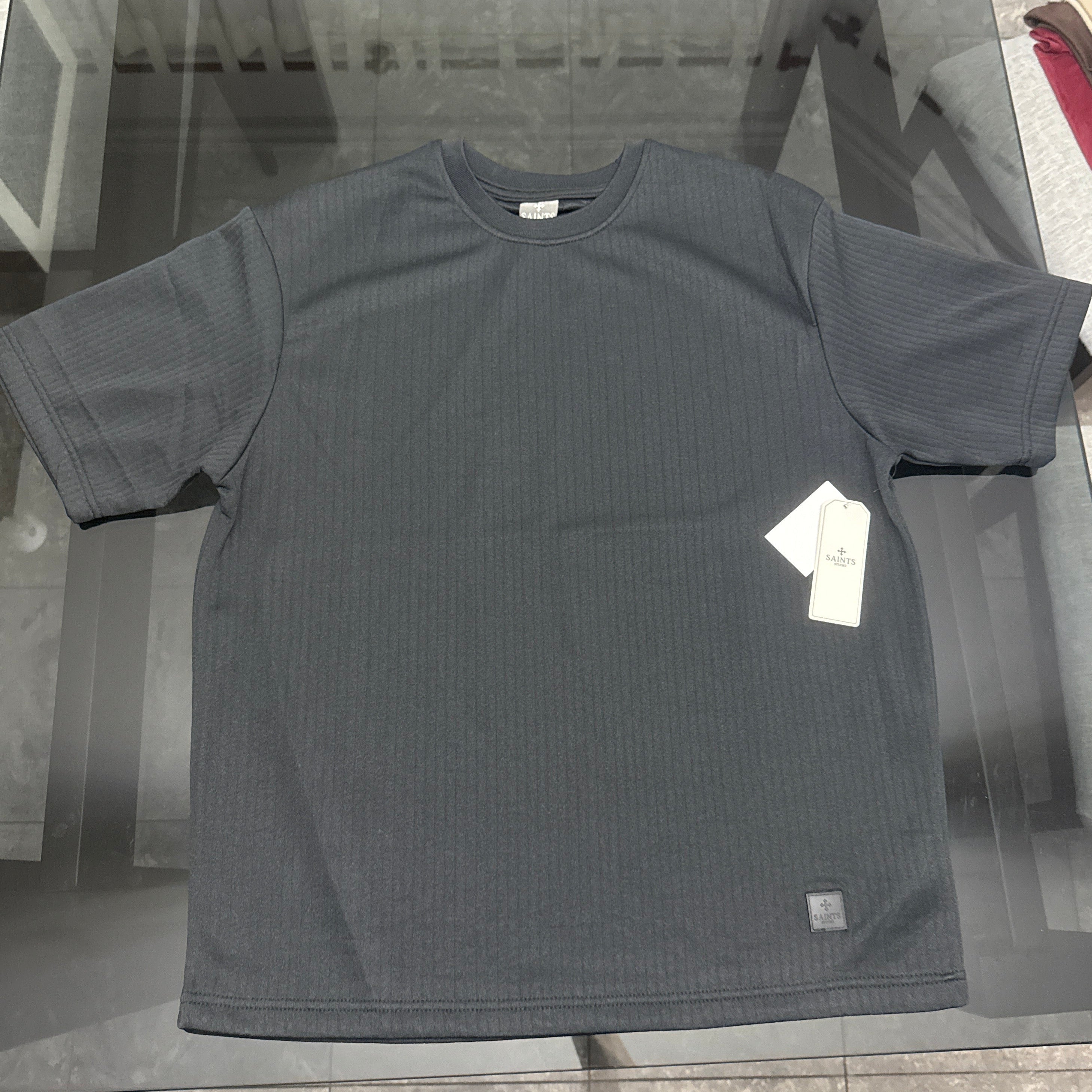 Saints Studio - Remera Básica Frente