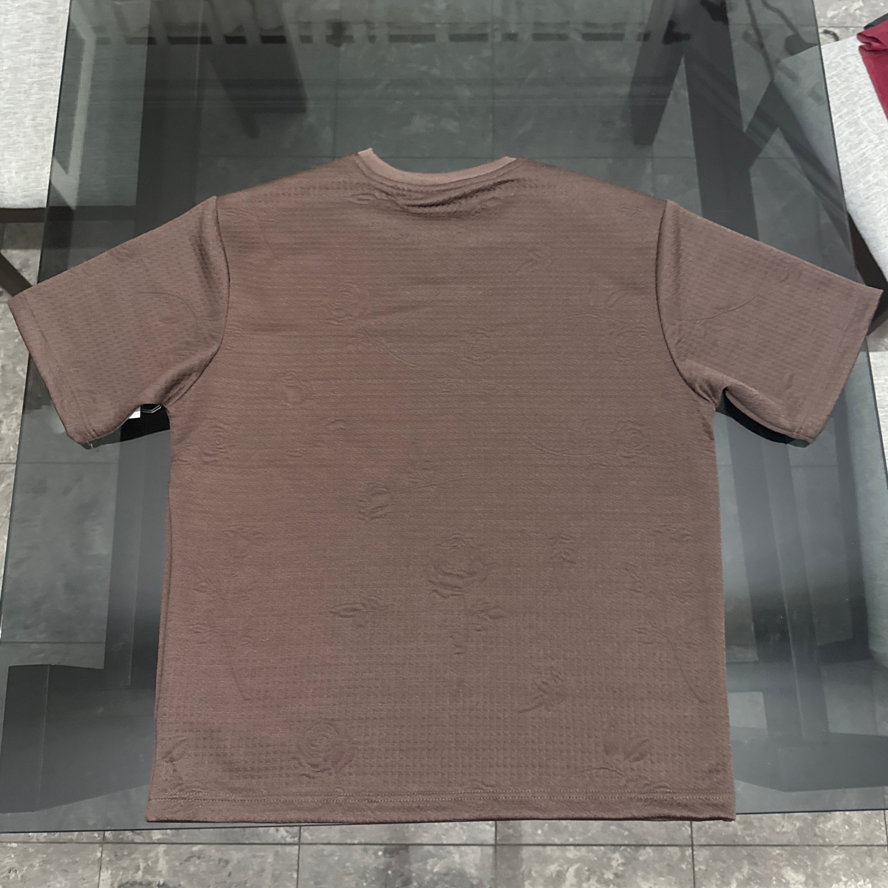 Saints Studio - Remera con Rosas Cosidas Marron Espalda