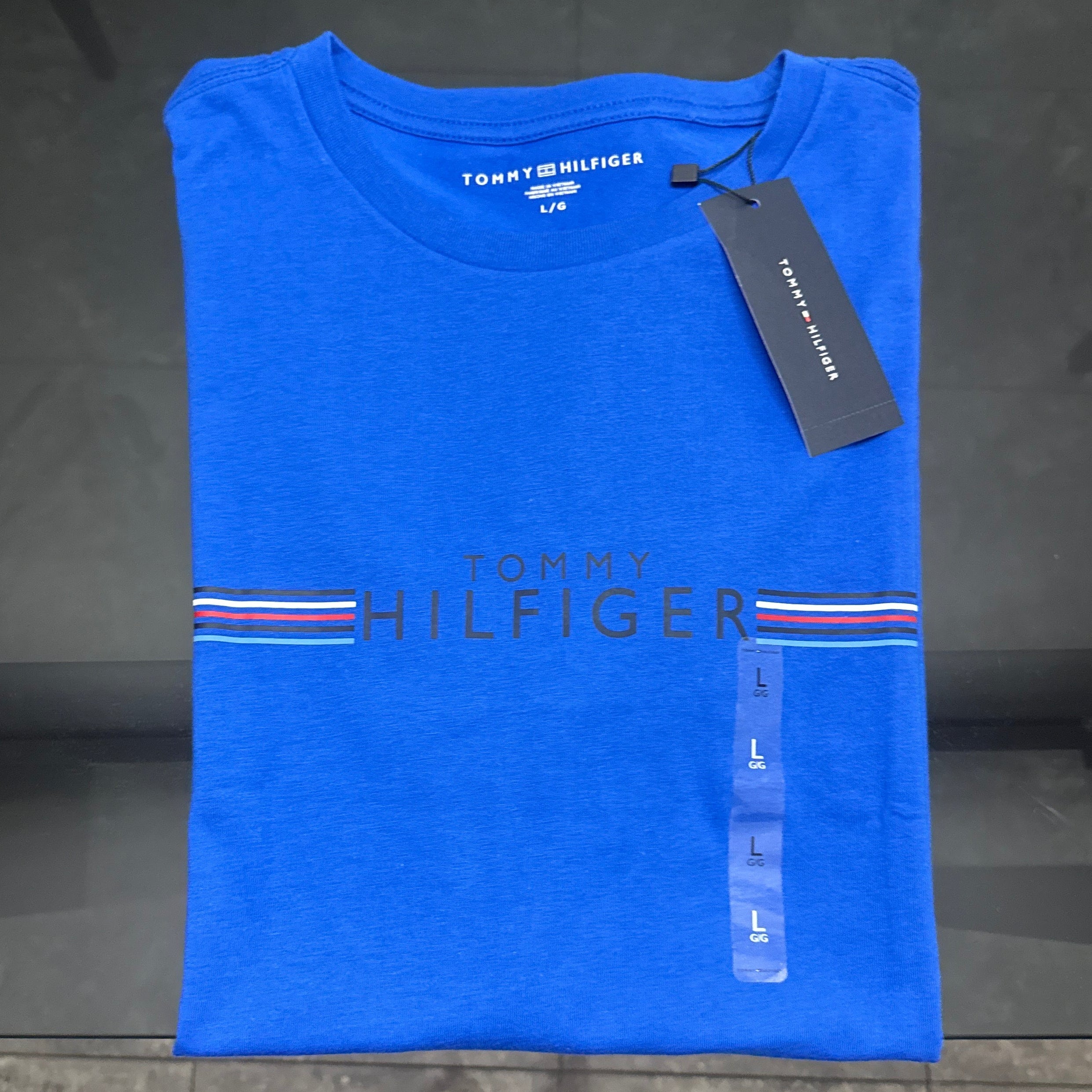 Tommy Hilfiger - Remera Básica Azul Doblada