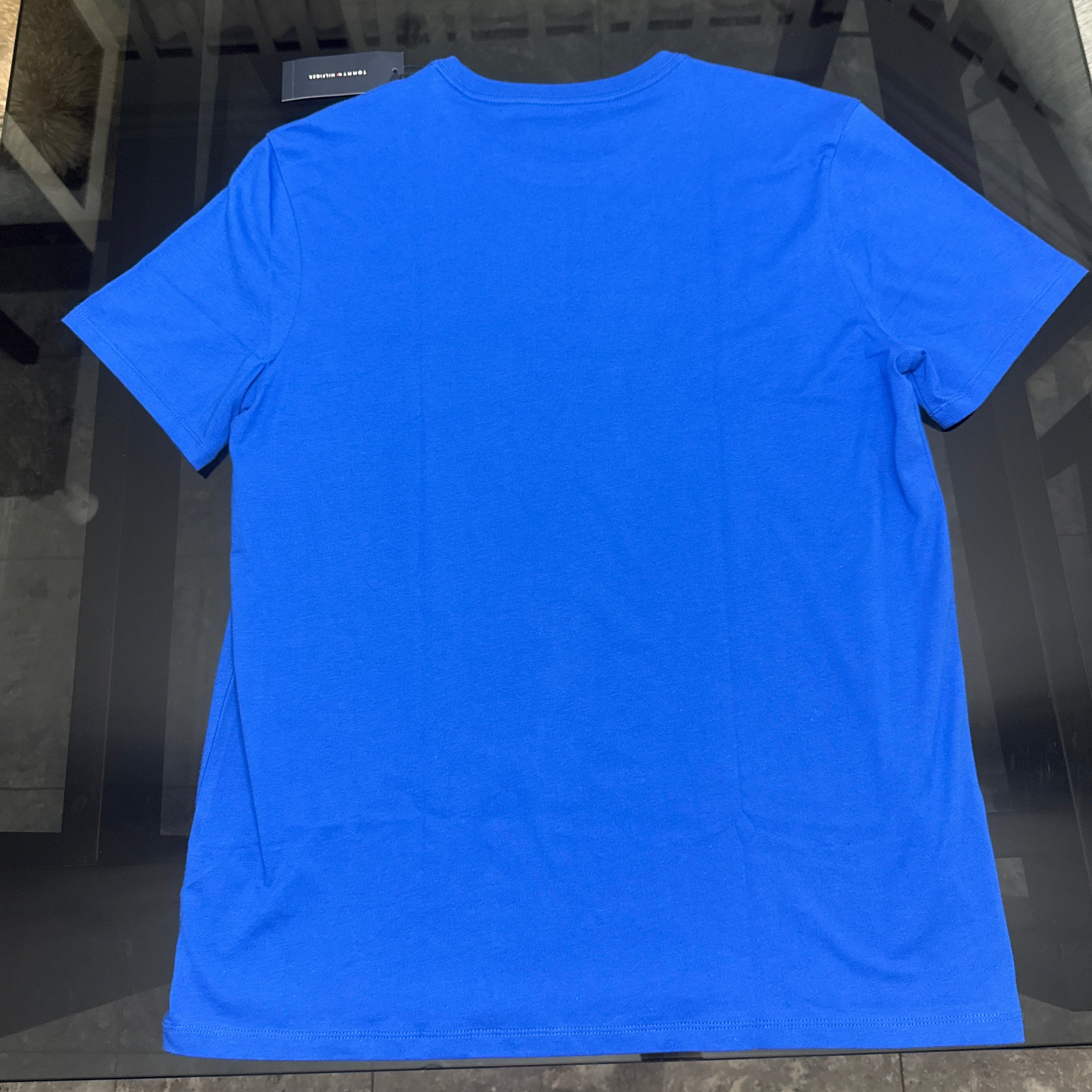 Tommy Hilfiger - Remera Básica Azul Espalda