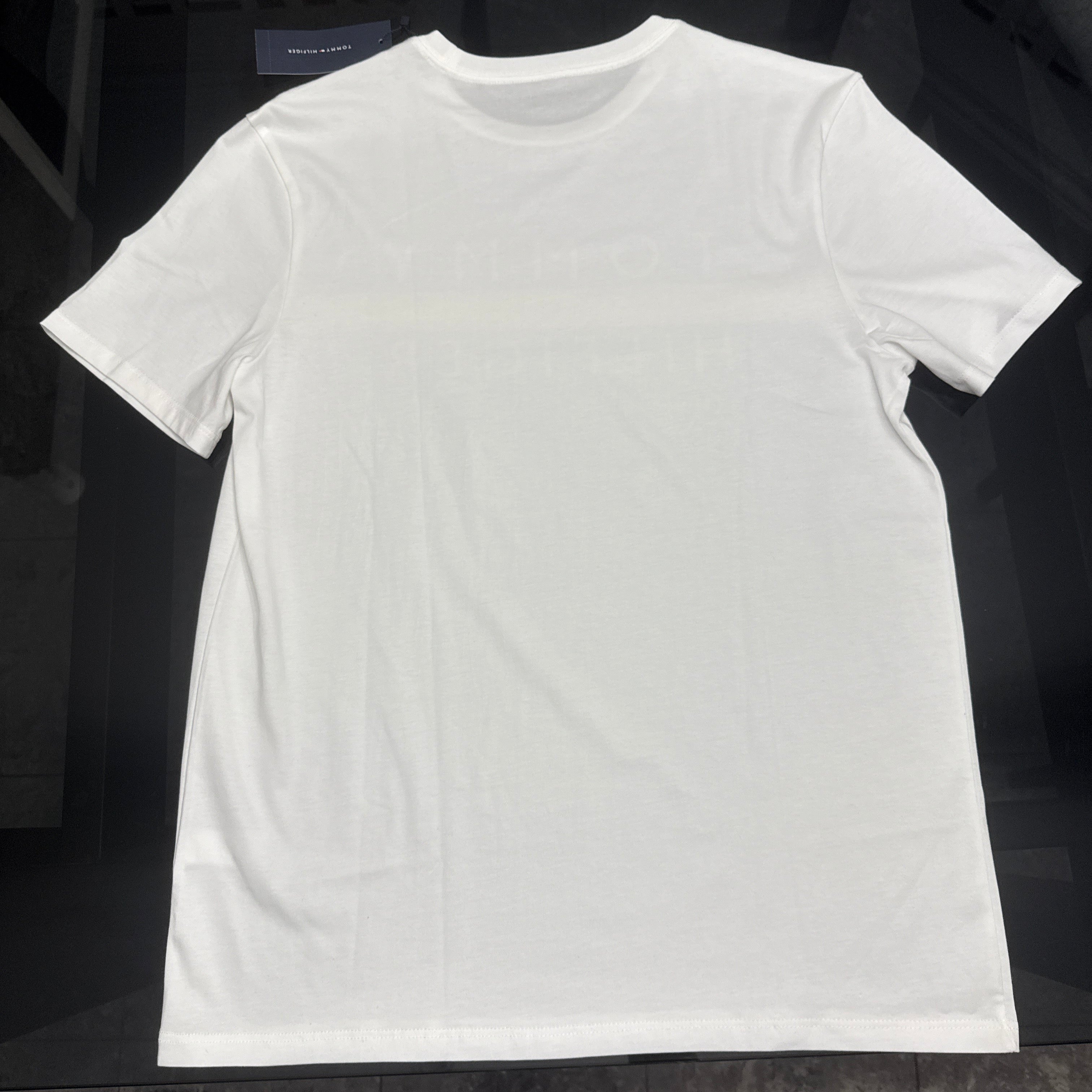 Tommy Hilfiger - Remera con Estampado Espalda