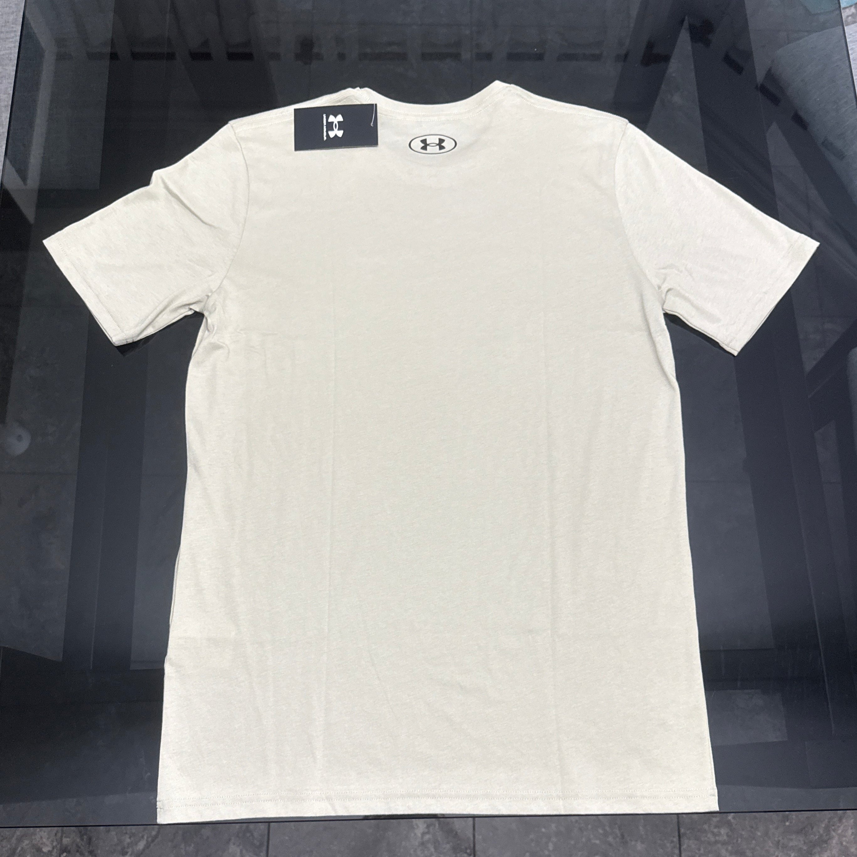 Under Armour - Remera Básica Espalda