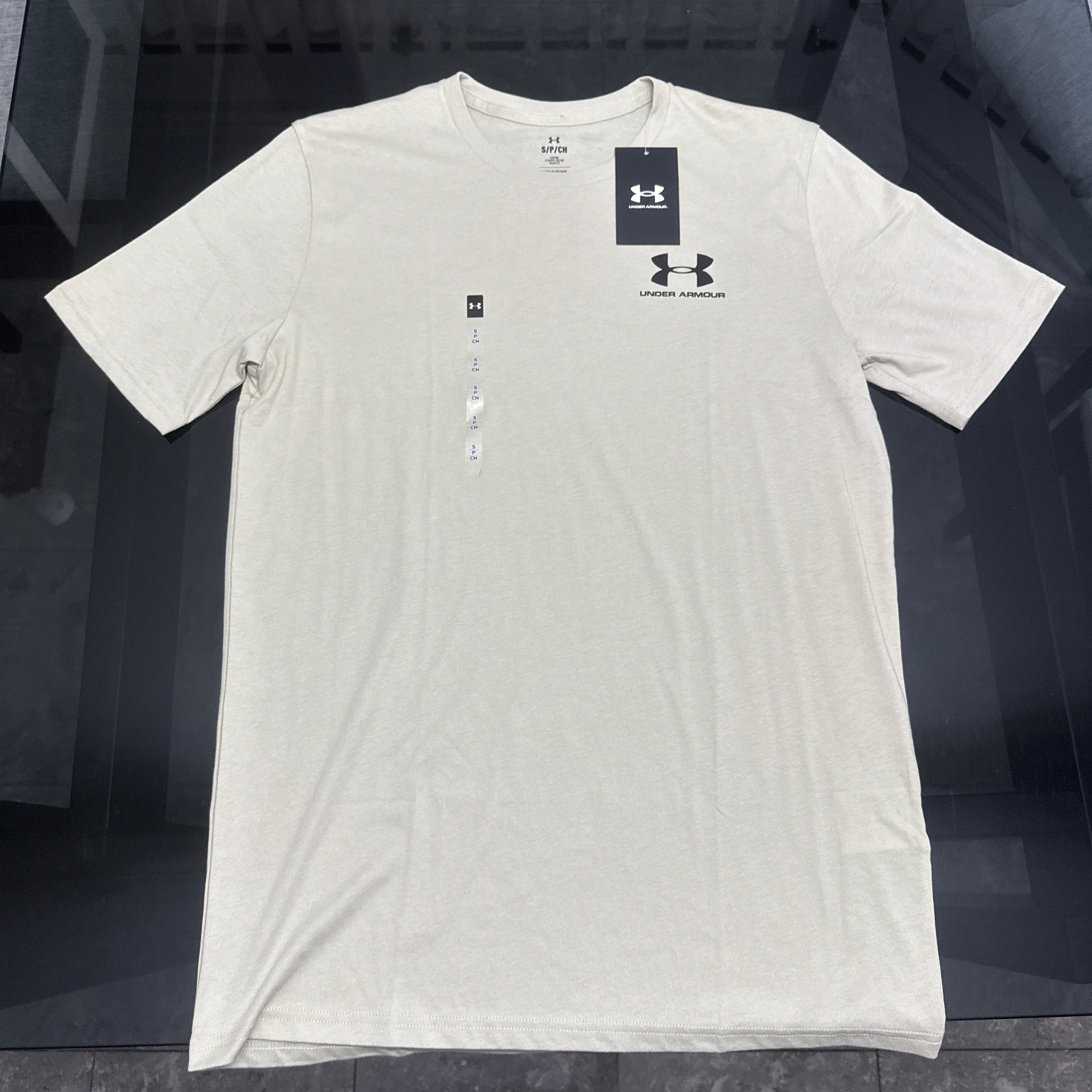 Under Armour - Remera Básica Frente